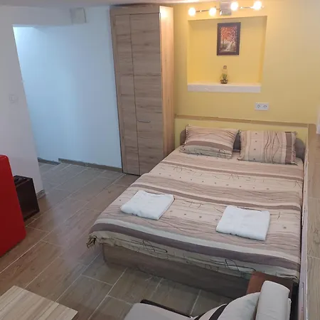 Center 5 Apartment